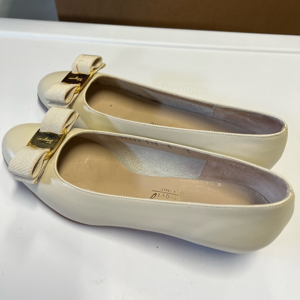 Salvatore Ferragamo Vara Pumps